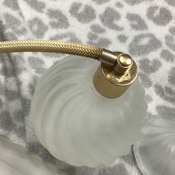 Vintage vanity tray frosted glass 3 bottles and tray included - Picture 7 of 9